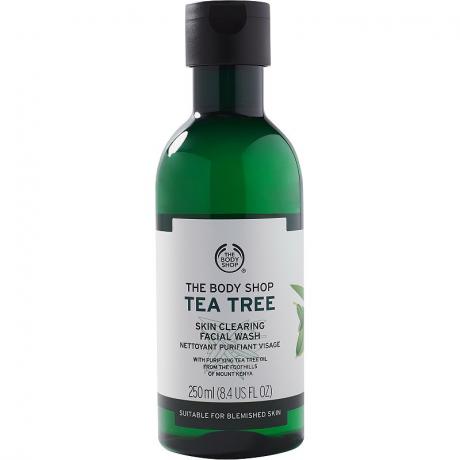 flaske The Body Shop Tea Tree Skin Clearing Ansigtsvask på hvid baggrund