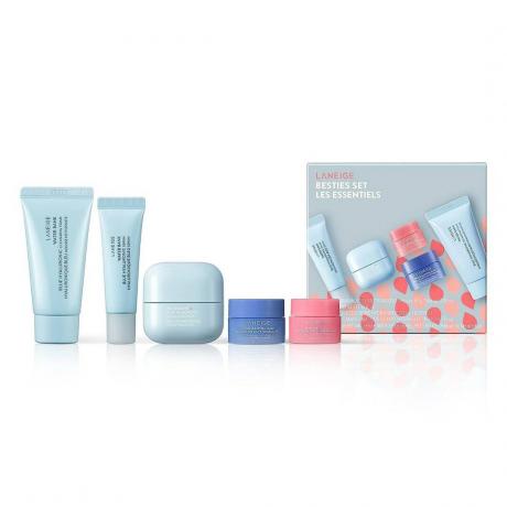 Laneige Besties conjunto de produtos de cuidados da pele azuis e rosa claros e caixa em fundo branco
