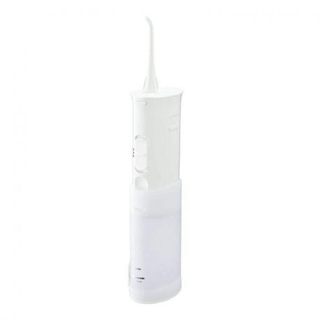 פלזר המים הנייד הלבן של Panasonic על רקע לבן
