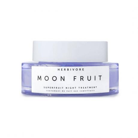 Herbivore Moon Fruit Superfruit Night Treatment blek lilla krukke med hvitt lokk på hvit bakgrunn