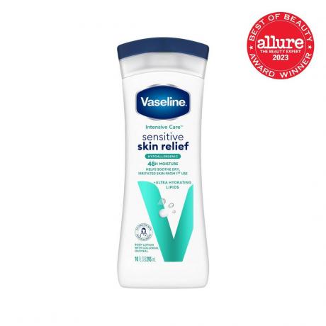 Vaseline Intensive Care Sensitive Skin Relief fehér homokóra alakú palack kék kupakkal fehér alapon piros Allure BoB pecséttel a jobb felső sarokban