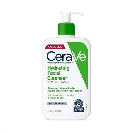 El limpiador facial hidratante CeraVe sobre un fondo blanco.