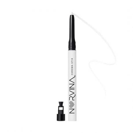 Anastasia Beverly Hills Norvina Chroma Stix Makeup Pencil in White crayon eye-liner blanc avec pointe taille-crayon noire sur le côté sur fond blanc