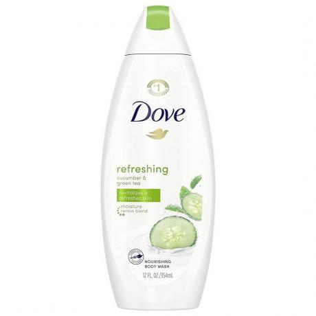 Fľaša na umývanie tela Dove Cucumber na bielom pozadí