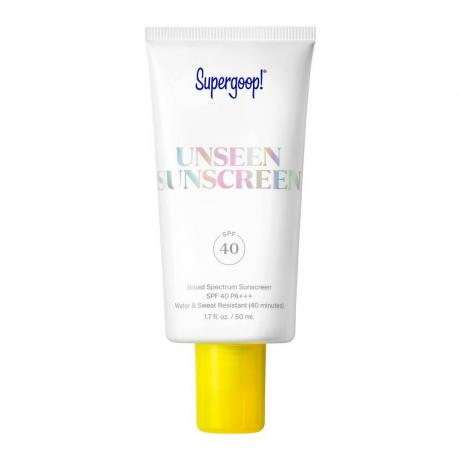 Supergoop Unseen Sunscreen หลอดสีขาว ฝาสีเหลืองบนพื้นขาว