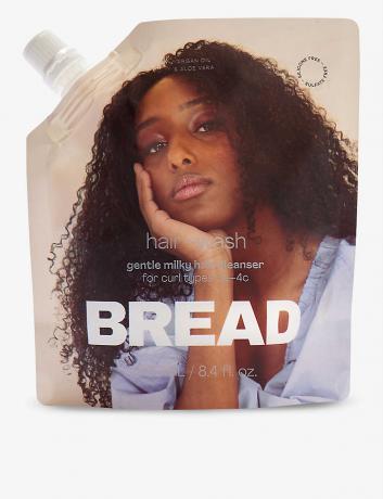 paquet de pain de beauté fournir lavage des cheveux sur un fond blanc