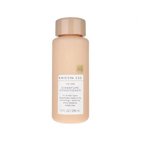 Kristin Ess Extra Gentle Conditioner for Sensitive Skin + Scalp botella de champú rosa sobre fondo blanco.