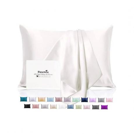 Ravmix Silk Pillowcase Λευκή μεταξωτή μαξιλαροθήκη με μια άλλη ντυμένη πάνω της και χρωματικές επιλογές στο κάτω μέρος σε λευκό φόντο