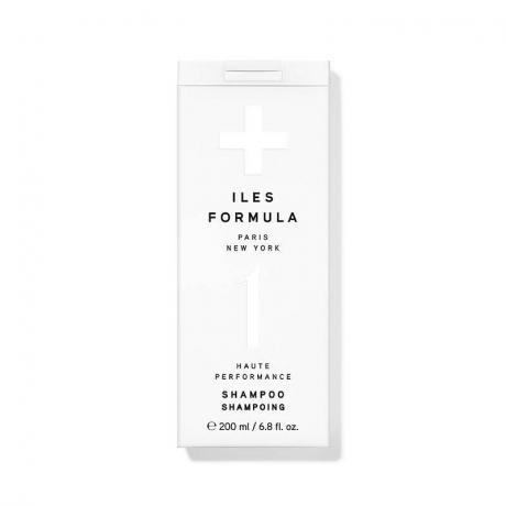 Бяла бутилка шампоан на Iles Formula Shampoo на бял фон