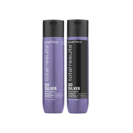 Matrix Total Results So Silver Shampoo & Conditioner Set deux bouteilles violet et noir sur fond blanc