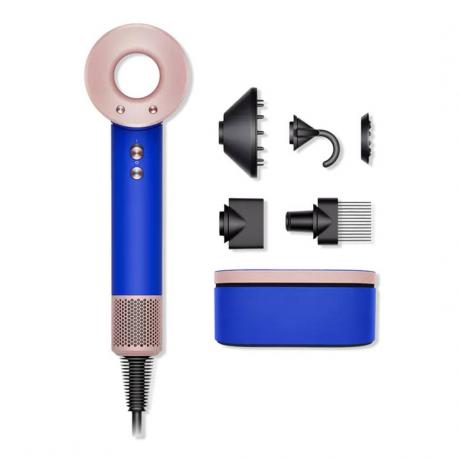 Posebna izdaja Supersonic sušilnika za lase v modri barvi Blue Blush in roza Dyson sušilnik za lase na belem ozadju