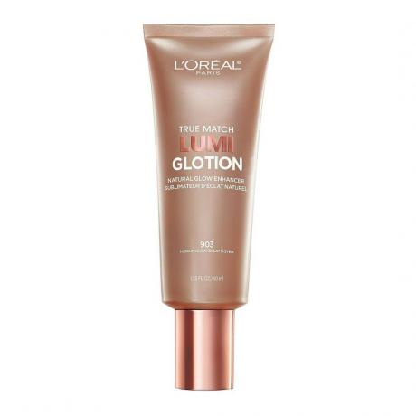 L'Oréal Paris'in Makyaj True Match Lumi Glotion bronz tüpü, beyaz zemin üzerine pembe altın kapaklı