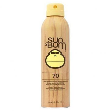 Sun Bum Original SPF 70 Sunscreen Spray tremønstret flaske med gul apelogo og spraydyse på hvit bakgrunn