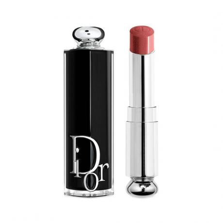 Dior Dior Addict დამატენიანებელი ბრწყინავს პომადა ვარდისფერი პომადის ვერცხლის ტუბი შავი ქუდით გვერდზე თეთრ ფონზე