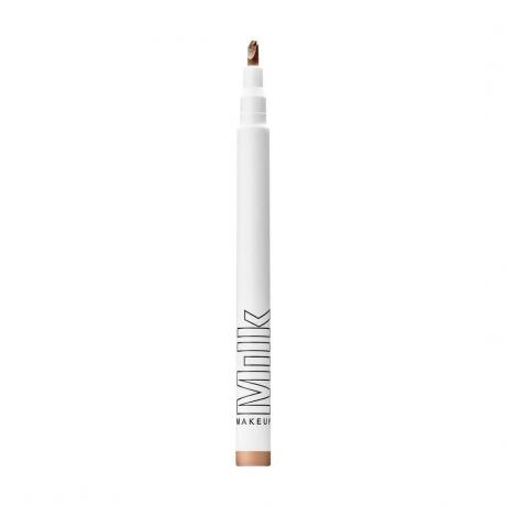 Creion alb pentru sprâncene Milk Makeup Kush Triple Brow Pen pe fundal alb