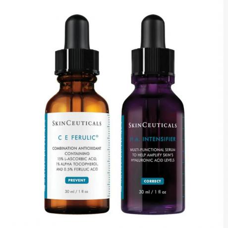 SkinCeuticals Anti-Aging Zjemňujúci a plný režim s vitamínom C a kyselinou hyalurónovou dve fľaštičky séra na bielom pozadí