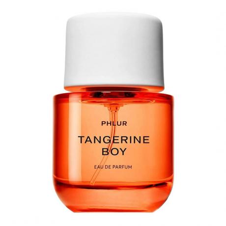 Phlur Tangerine Boy Eau de Parfum პარფიუმერიის გამჭვირვალე ნარინჯისფერი ბოთლი თეთრი თავსახურით თეთრ ფონზე