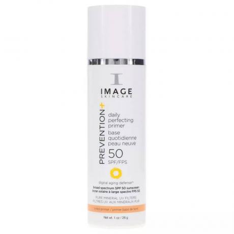 Image Skincare Prevention+ Daily Perfecting Primer SPF 50 bílá lahvička na bílém pozadí