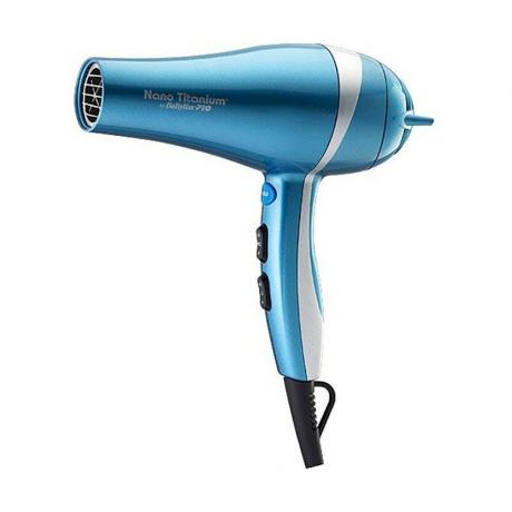 BaBylissPRO Nano Titanium Lightweight Ionic Hair Dryer plavi fen s bijelom prugom na bijeloj pozadini