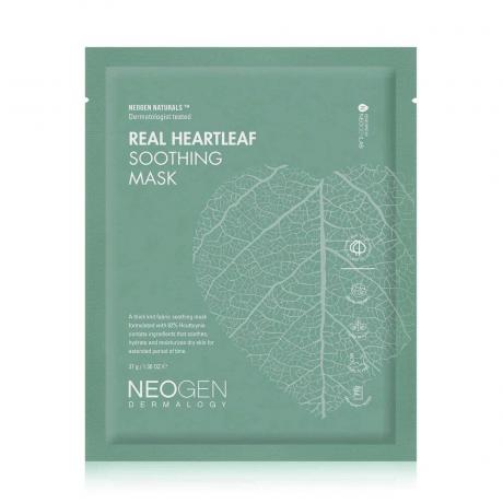 Neogen Real Heartleaf Soothing Mask блідо-зелена маска-саше для обличчя на білому тлі