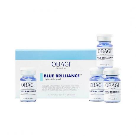 Obagi Clinical Blue Brilliance Triple Acid Peel tres pequeñas botellas azules y caja sobre fondo blanco.