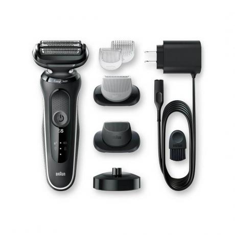 Barbeador elétrico preto Braun Series 5 Electric Shaver com plugue e acessórios alternativos em fundo branco