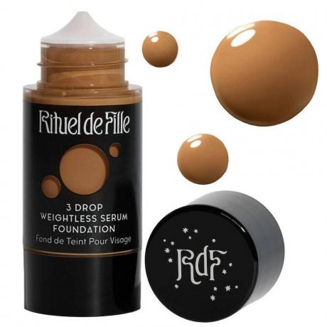 Rituel de Fille 3 Drop Weightless Serum Foundation черна бутилка с капкомер серумен фон дьо тен с три точкови мостри и капачка отстрани на бял фон
