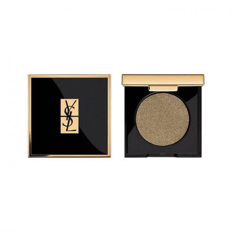 Eine schwarz-goldene Kompaktdose des YSL Beauté Satin Crush Mono Eyeshadow in 27 Decadent Bronze auf weißem Hintergrund