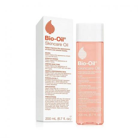 El aceite corporal Bio-Oil Skincare sobre un fondo blanco.