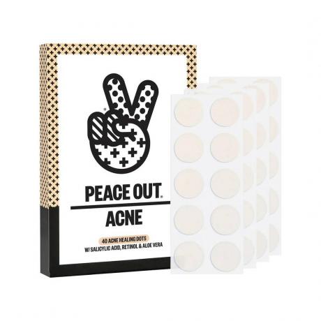 Peace Out Cilt Bakımı Akne Noktaları Jumbo Kiti dairesel kirli beyaz sivilce noktalarından oluşan sayfalar ve beyaz arka planda kutu
