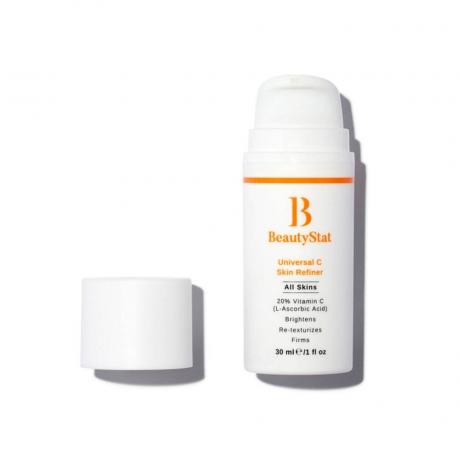 Beautystat Universal Vitamin C Skin Refiner على خلفية بيضاء 