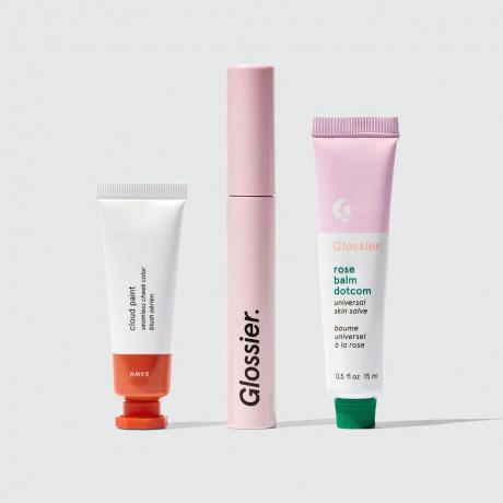 Glossier The 3-Minute Summer Face σε γκρι φόντο