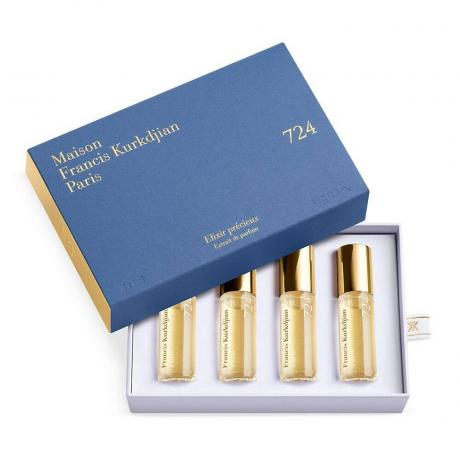 Maison Francis Kurkdjian 724 Precious Elixir Roll-On Extrait de Parfum Settirasia, jossa on neljä minihajuvettä valkoisessa laatikossa, jossa sininen kansi raollaan valkoisella pohjalla