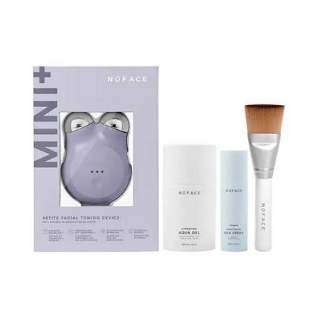 NuFace Mini+ Starter Kit lila arcmasszázs készülék, két bőrápoló termék és ecset fehér alapon