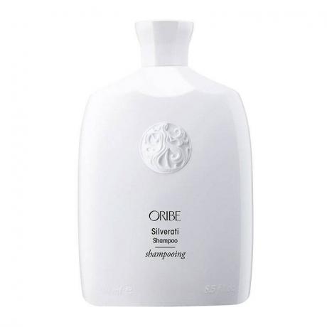 Valkoinen pullo Oribe Silverati Shampoota valkoisella pohjalla