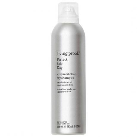 Living Proof Perfect Hair Day Advanced Clean Dry Shampoo sidabrinė sauso šampūno talpykla baltame fone