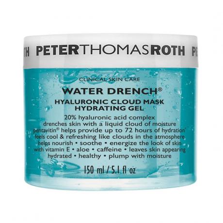 Peter Thomas Roth Water Drench Hyaluronic Cloud Mask Hydrating Gel modri kozarec z belim pokrovom na belem ozadju