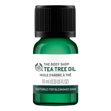 The Body Shop Tea Tree Oil em frasco de vidro verde sobre fundo branco