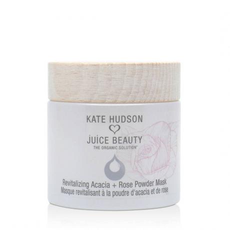 Kate Hudson x Juice Beauty Revitalizing Acacia + Masque en poudre de rose sur fond blanc