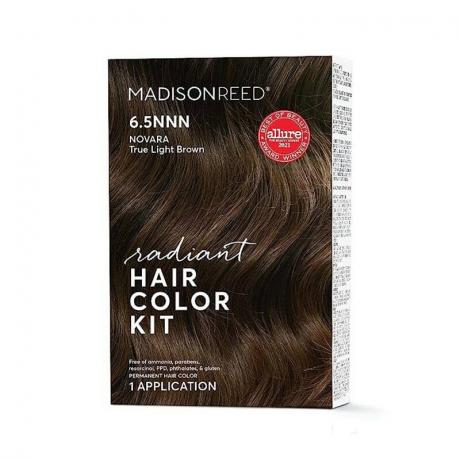 Il Madison Reed Radiant Hair Color Kit su uno sfondo bianco