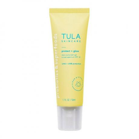 Tula Protect + Glow Daily Sunscreen Gel Broad Spectrum SPF 30 på vit bakgrund