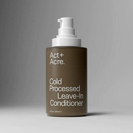 Act + Acre Cold Processed Leave-In Conditioner dengan latar belakang abu-abu