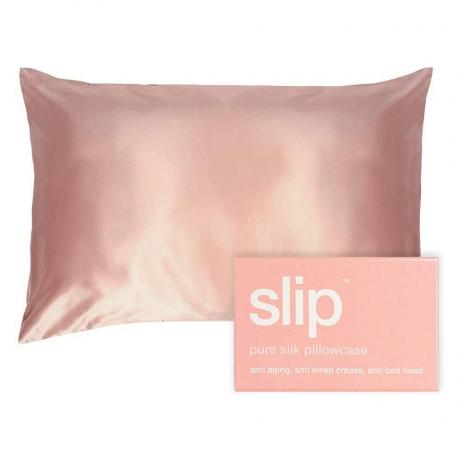 Pink Slip Silk pagalvės užvalkalas ir dėžutė baltame fone