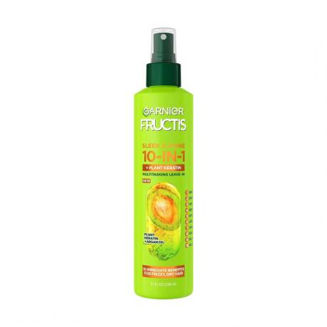 Garnier Fructis Sleek & Shine 10-i-1 Multitasking Leave In limegrøn sprayflaske på hvid baggrund