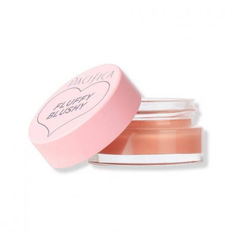 Pacifica Beauty Fluffy Blushy Blush transparante pot met nude perzik blush met roze dop op witte achtergrond