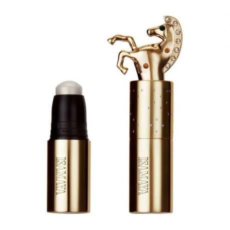 Isamaya Beauty Dazzle Up Highlighter მოლურჯო თეთრი ჰაილაითერის ოქროსფერი ჯოხი ცხენის ფორმის ქუდი თეთრ ფონზე
