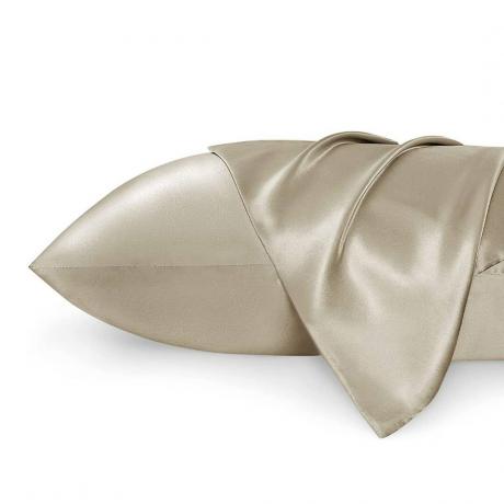 Bedsure satininiai pagalvių užvalkalai šviesiai rudos spalvos šilko pagalvės užvalkalai baltame fone