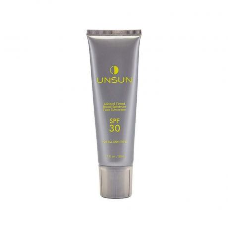 Unsun Mineral Tinted Sunscreen SPF 30 თეთრ ფონზე