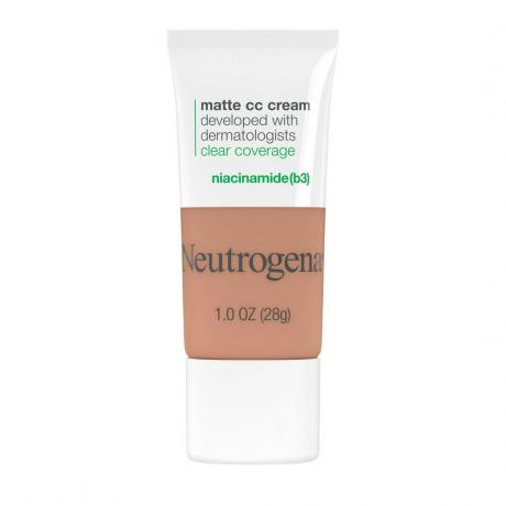 Une teinte blanche de Neutrogena Clear Coverage Flawless Matte CC Cream sur fond blanc