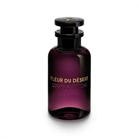 En parfymflaska i lila glas av Louis Vuitton Fleur Du Désert-parfymen på vit bakgrund